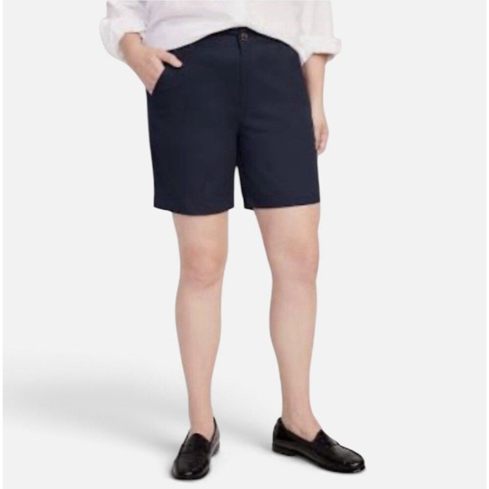 NWT Old Navy Classic Navy Blue Bermuda 7” High Rise Shorts Women’s Size 4 NEW